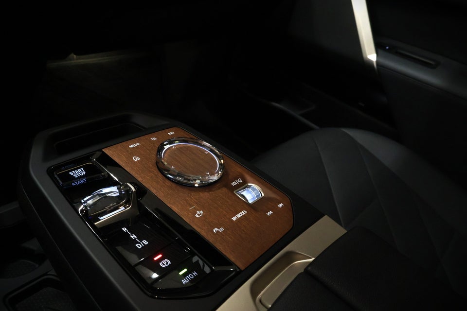 BMW iX xDrive40 Fully Charged 5d