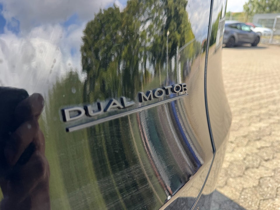 Tesla Model Y Long Range AWD 5d
