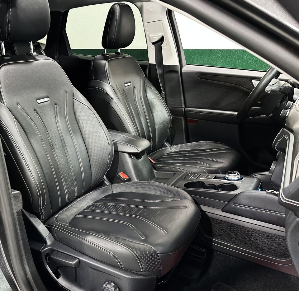 Ford Kuga 2,5 PHEV Vignale CVT 5d