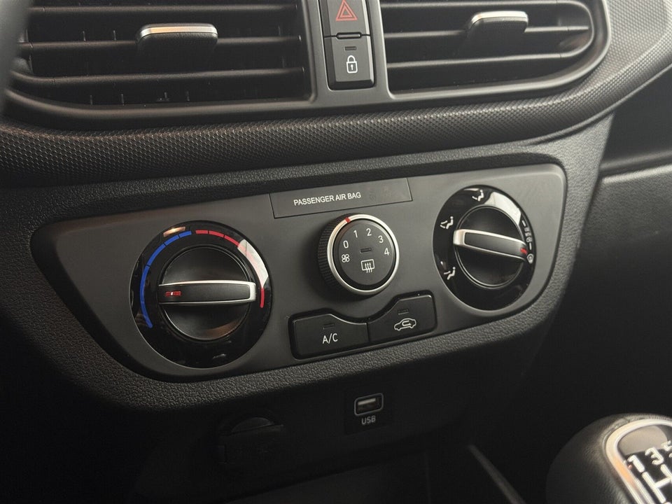 Hyundai i10 1,0 MPi Essential 5d