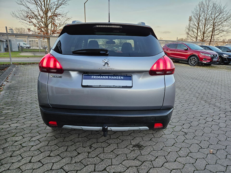 Peugeot 2008 1,2 PureTech 130 Selection Sky 5d