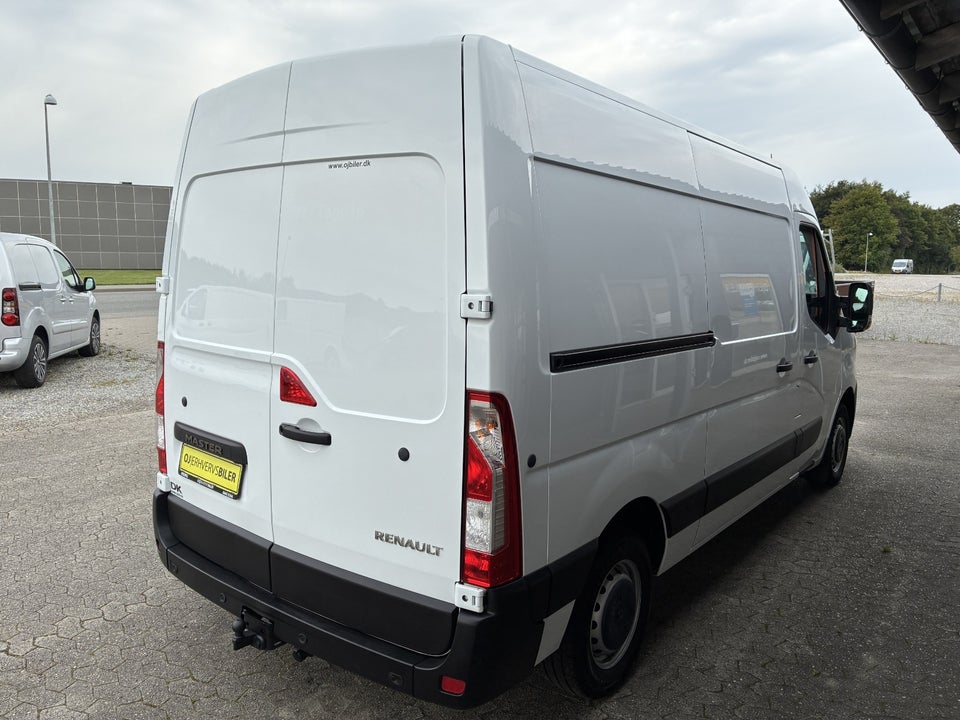 Renault Master IV T33 2,3 dCi 150 L2H2 Kassevogn