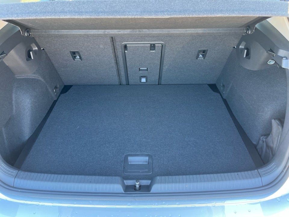 VW Golf VIII 1,5 eTSi 130 Life DSG 5d