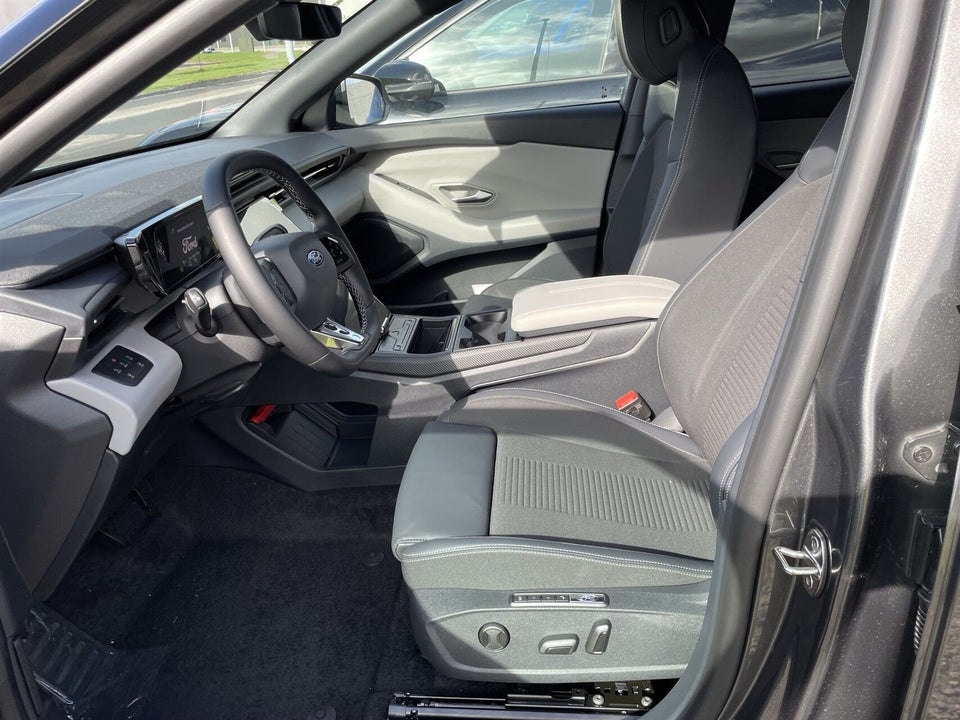 Ford Capri 82 Premium Extended Range 5d