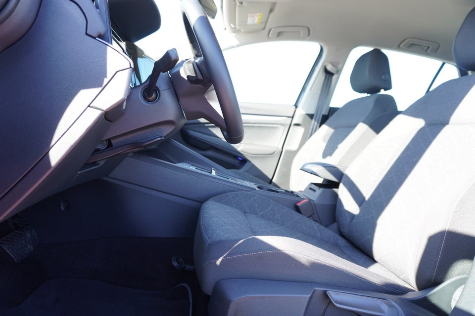 VW Golf VIII 1,5 eTSi 130 Life DSG 5d