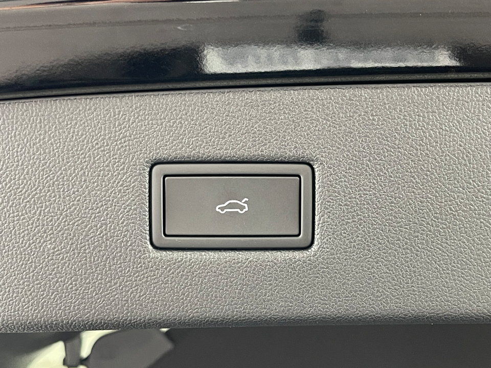 Ford Capri 82 Select Extended Range 5d