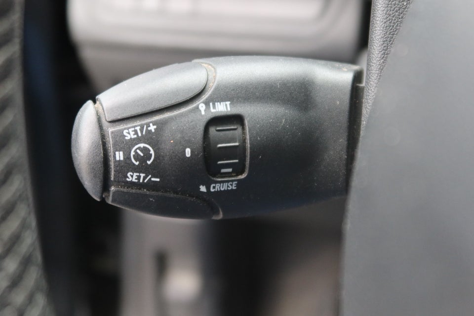 Peugeot 208 1,2 VTi Allure Sky 5d