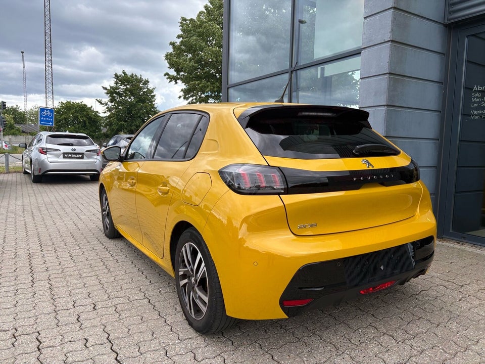 Peugeot 208 1,2 PureTech 100 Allure Sky 5d