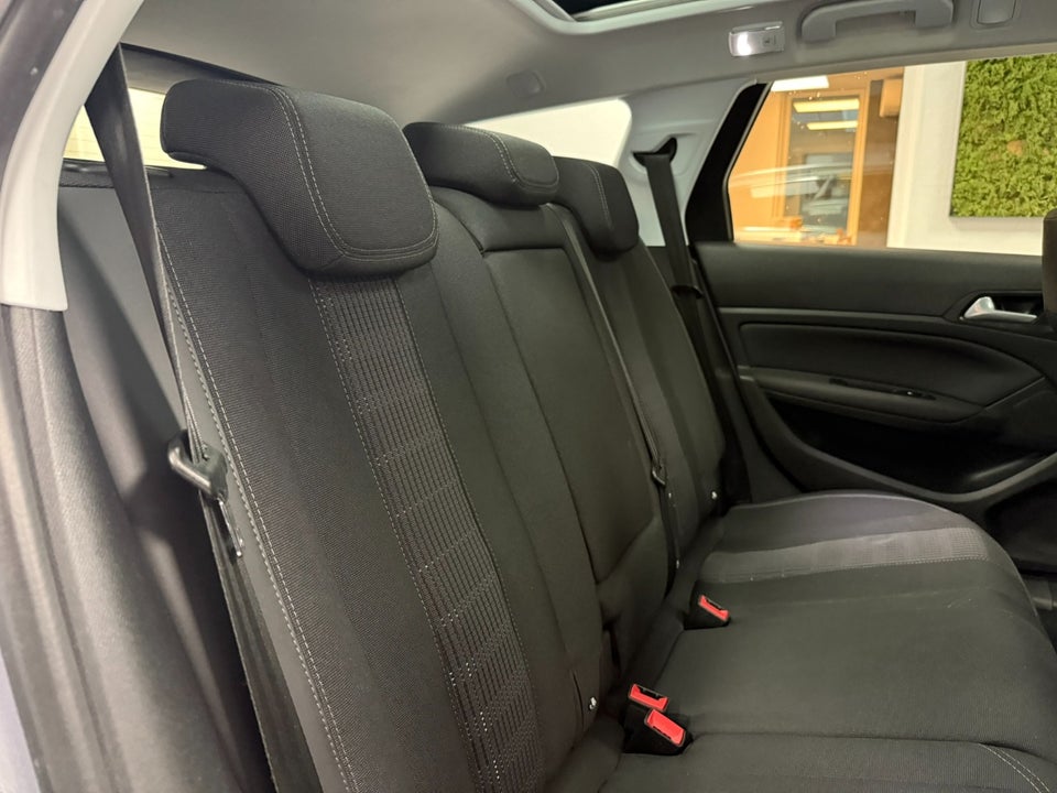 Peugeot 308 1,5 BlueHDi 130 Allure Sky 5d