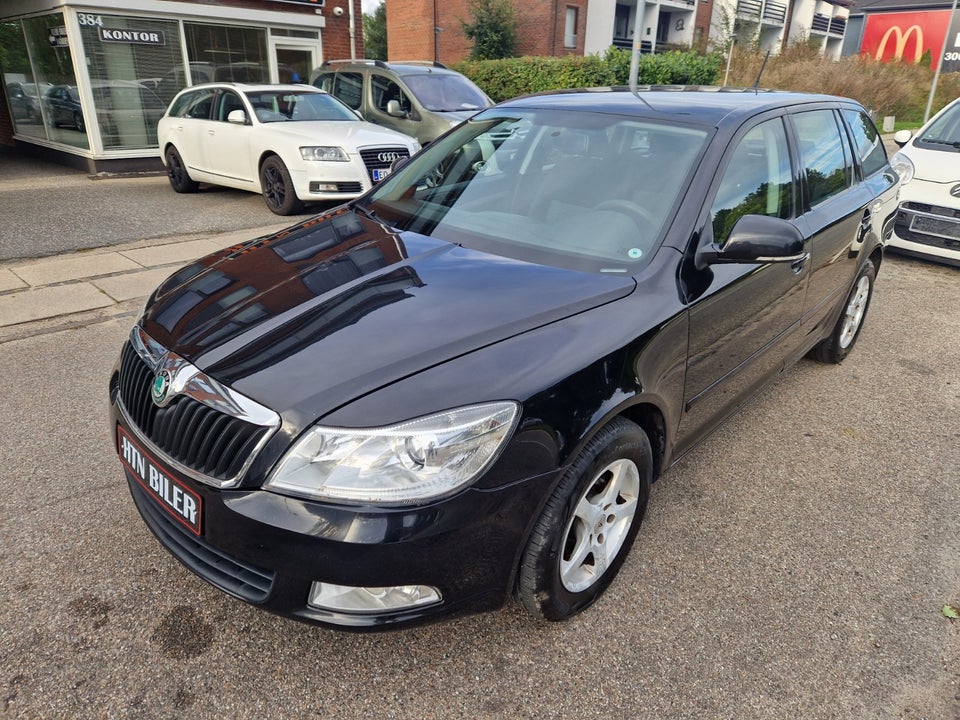 Skoda Octavia 2,0 TDi Elegance Combi 5d