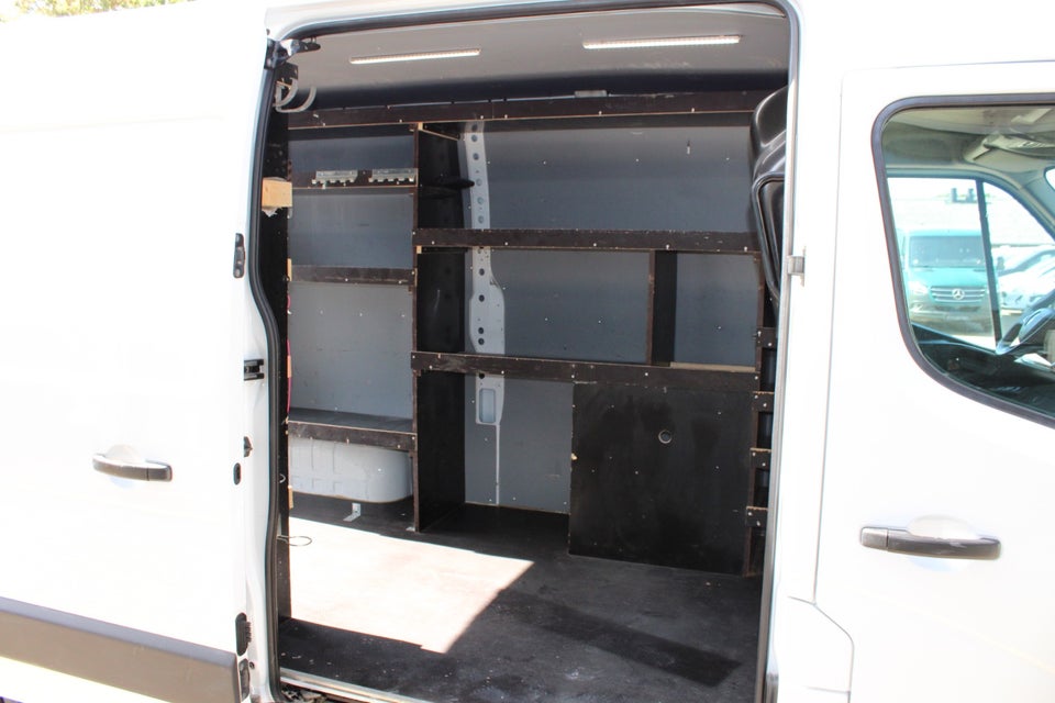 Renault Master IV T35 2,3 dCi 150 L2H2 Kassevogn