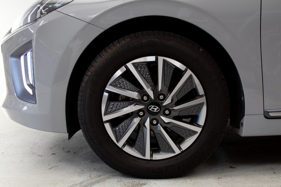 Hyundai Ioniq 40 EV Premium 5d