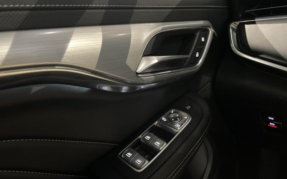 MG Marvel R Luxury 5d