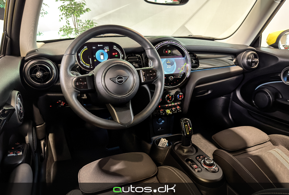 MINI Cooper SE Essential 3d