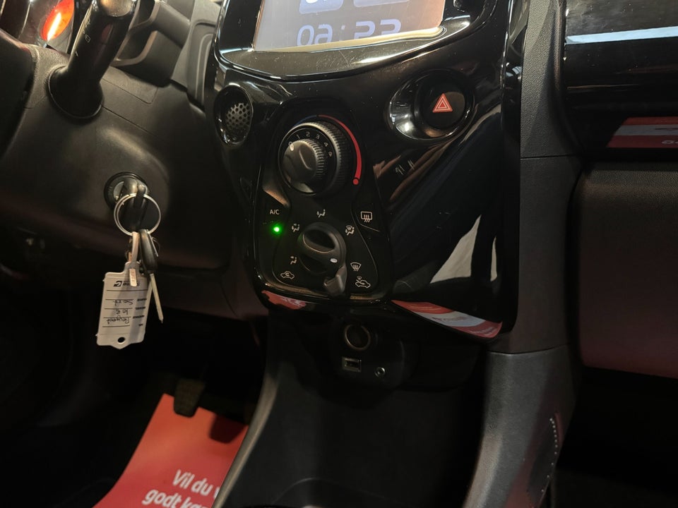 Peugeot 108 1,0 e-VTi 69 Allure 5d