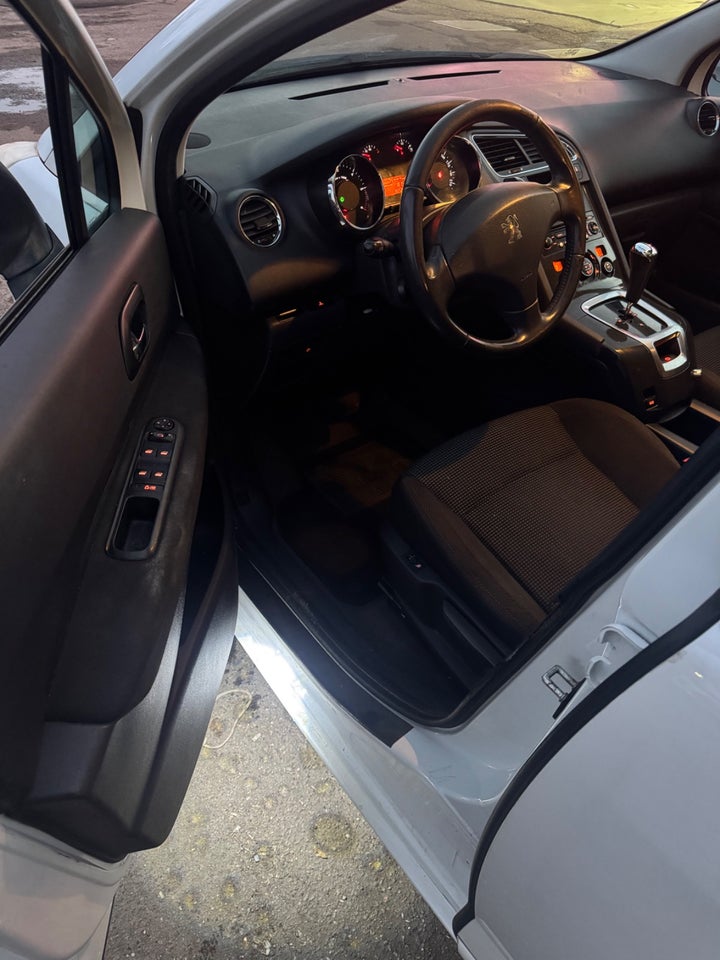 Peugeot 5008 1,6 HDi 110 Premium aut. 7prs 5d