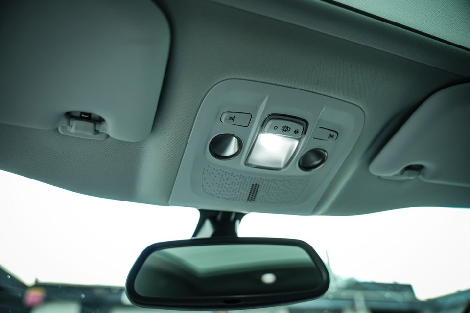 Peugeot 2008 1,6 BlueHDi 100 Allure Sky 5d
