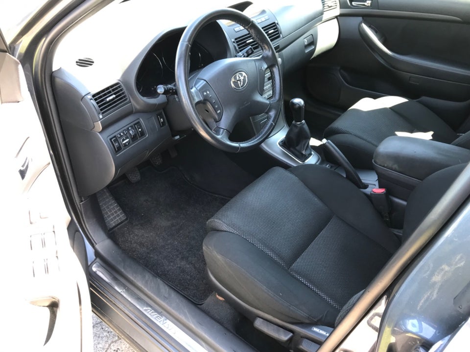 Toyota Avensis 1,8 VVT-i Sol stc. 5d