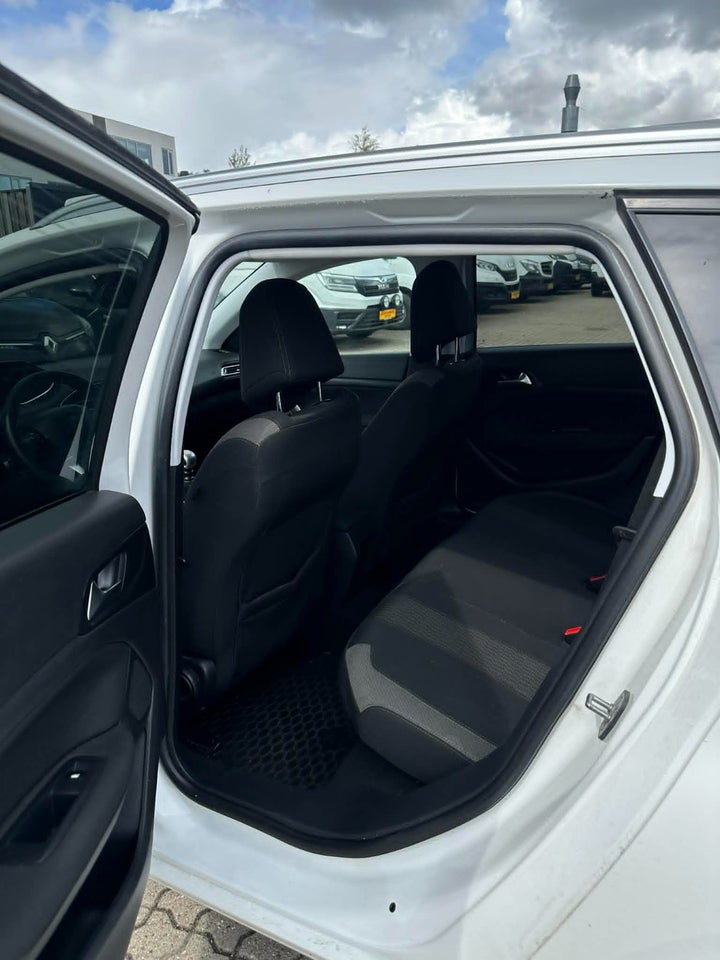 Peugeot 308 1,6 BlueHDi 120 Style SW 5d