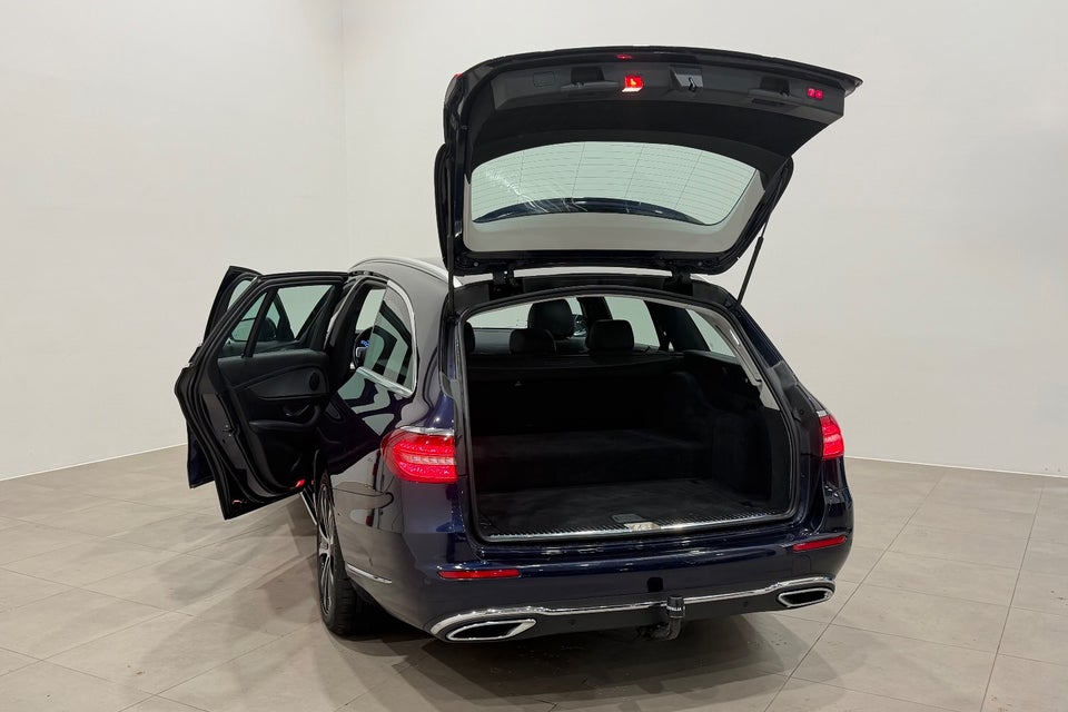 Mercedes E300 de 2,0 Luxury stc. aut. 5d