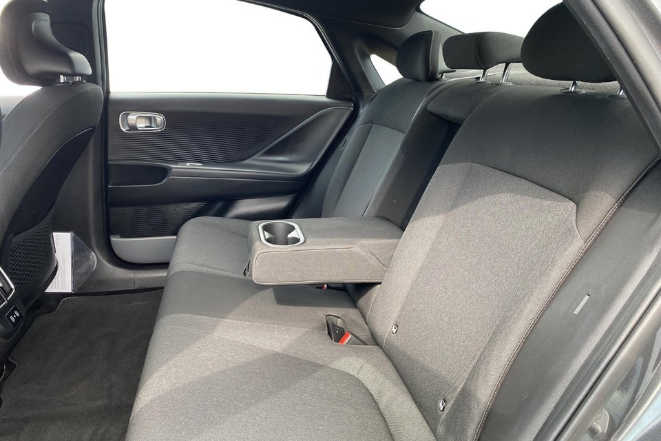 Hyundai Ioniq 6 77 Essential 4d
