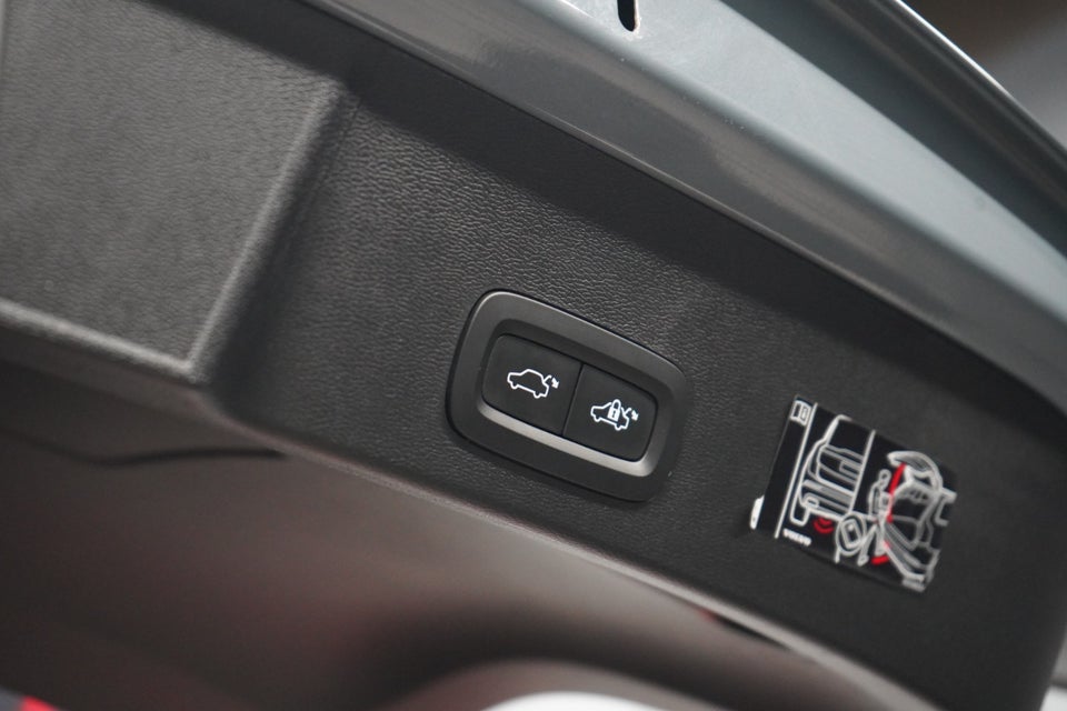 Volvo XC40 P6 ReCharge Pro 5d