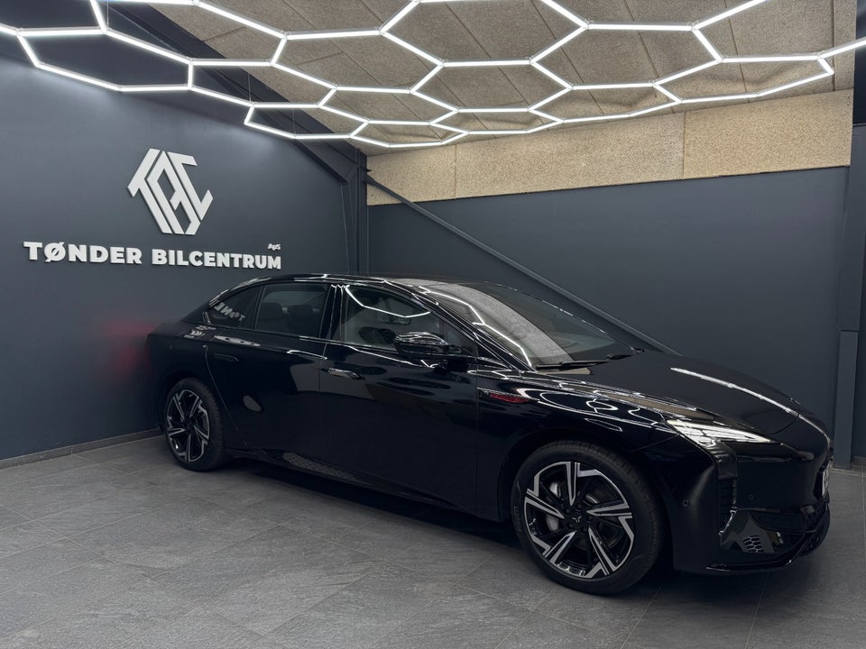 Hongqi EH7 111 Exclusive 4d