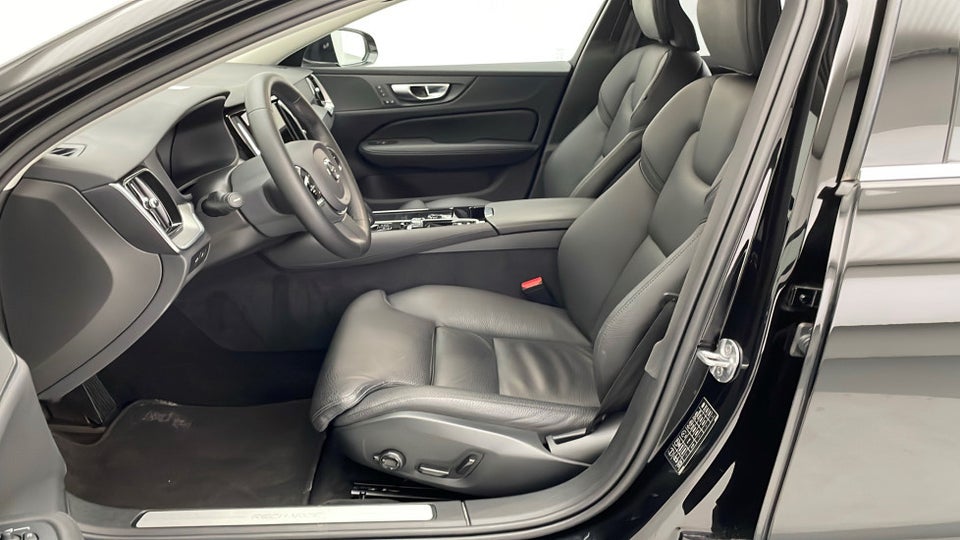 Volvo V60 CC 2,0 B5 250 Plus Bright aut. AWD 5d