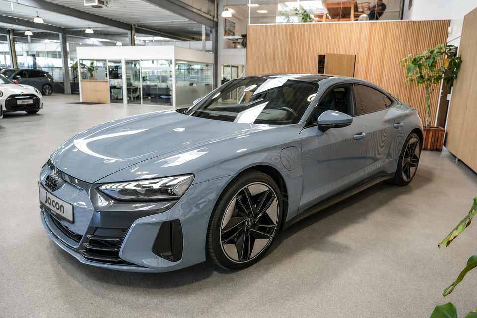 Audi e-tron GT quattro 4d