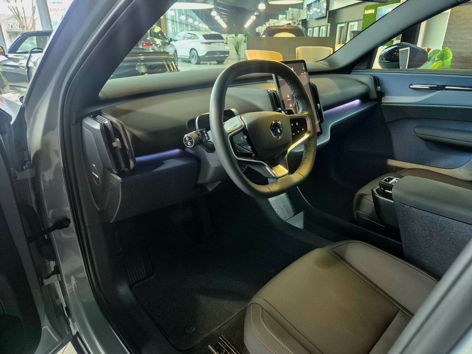 Volvo EX30 Extended Range Plus 5d