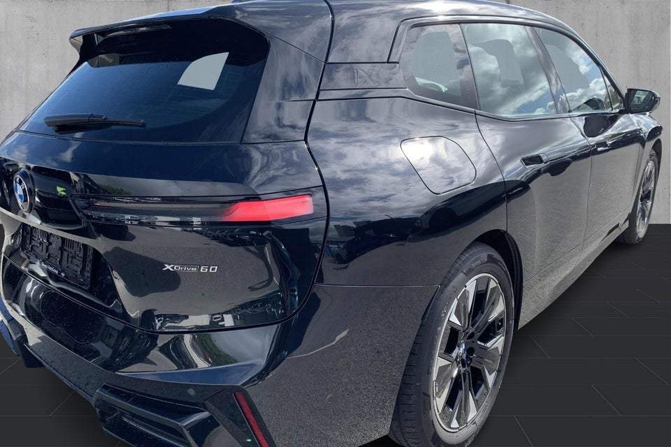 BMW iX xDrive60 Fully Charged 5d