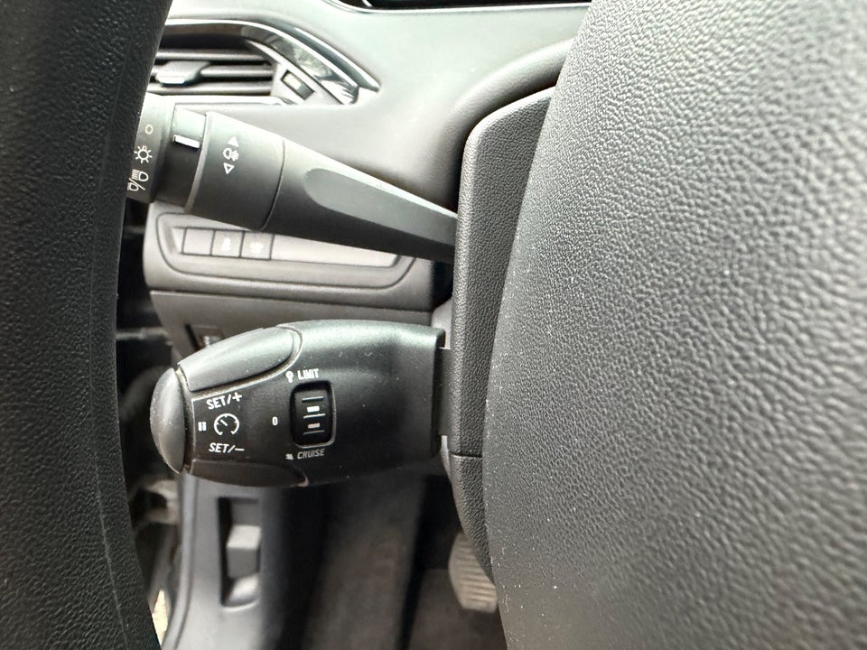 Peugeot 208 1,6 BlueHDi 100 Active 5d