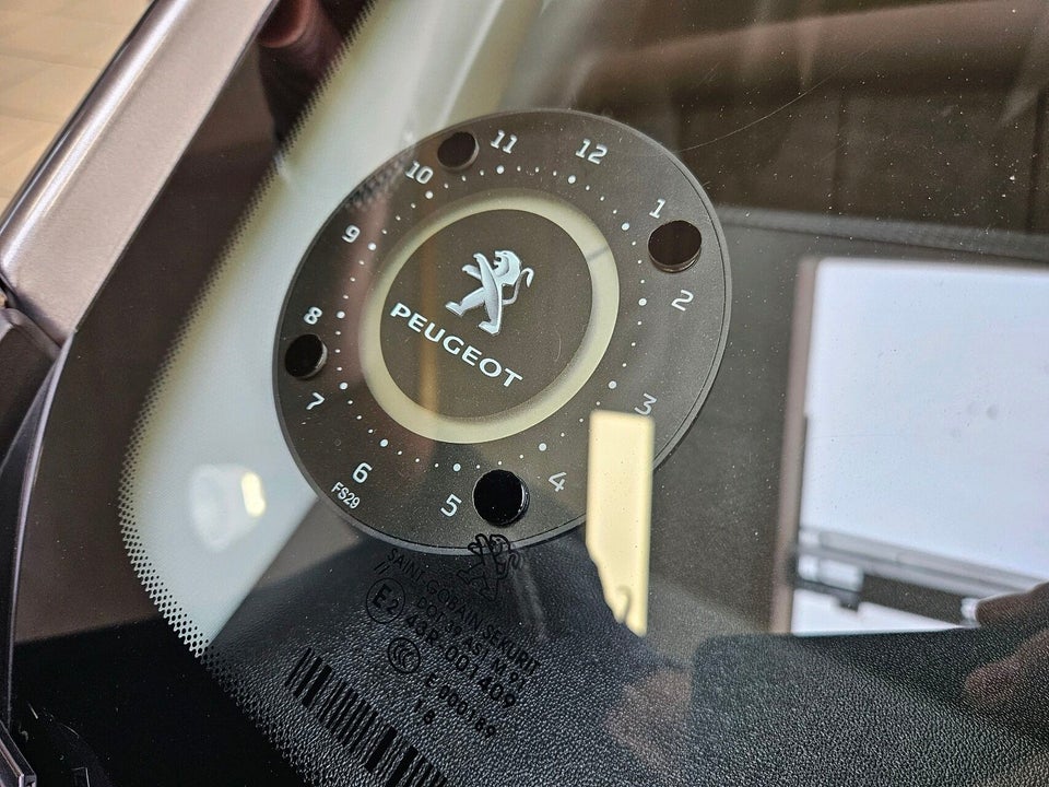 Peugeot 2008 1,6 BlueHDi 100 Desire Sky 5d