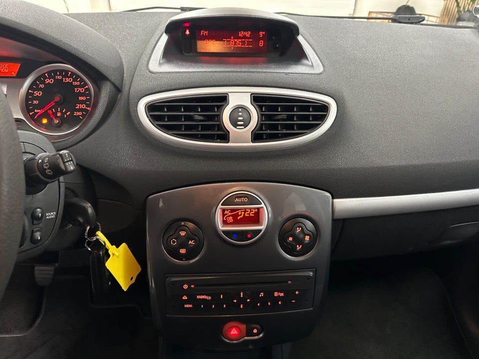 Renault Clio III 1,2 TCe Expression Sport Tourer 5d