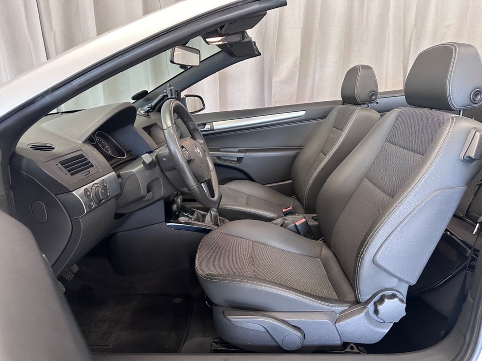 Opel Astra 1,8 16V Cosmo TwinTop 2d