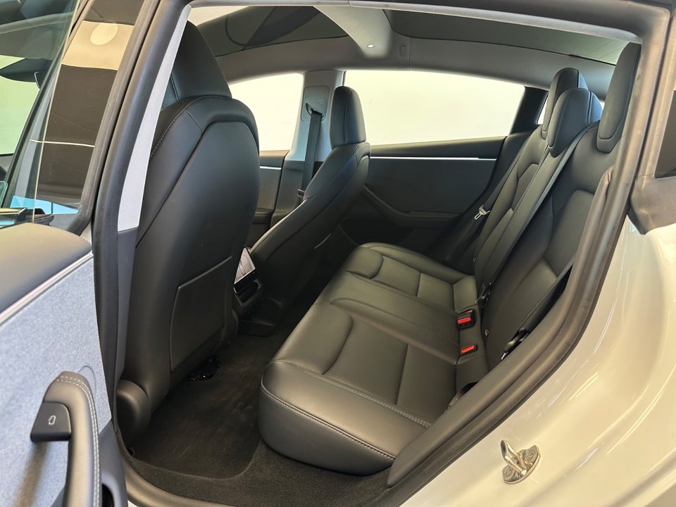 Tesla Model 3 RWD 4d