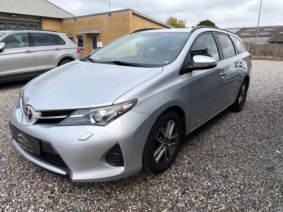 Toyota Auris 1,3 VVT-i T1+ Touring Sports 5d