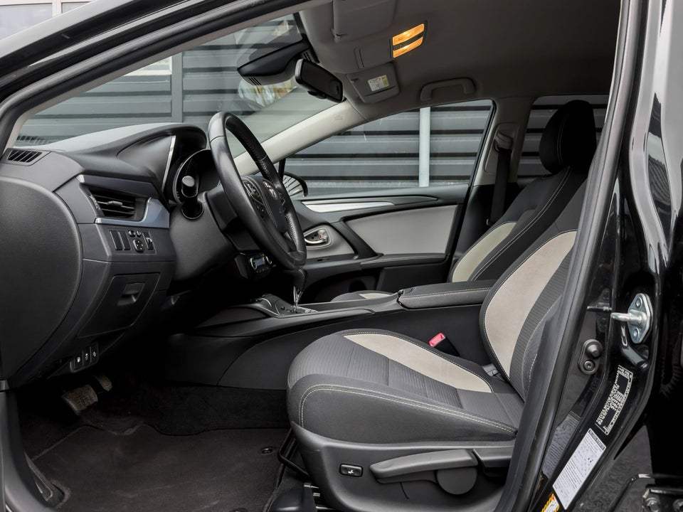 Toyota Avensis 1,8 VVT-i T2 Executive Touring Sports MDS 5d