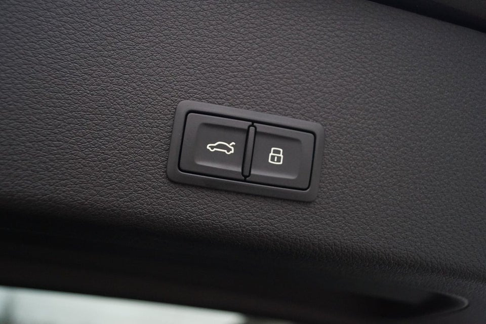 Audi e-tron 55 S-line quattro 5d