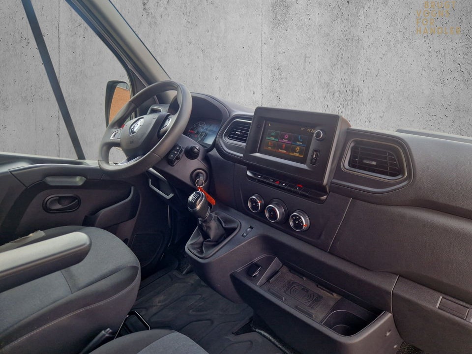 Renault Master IV T33 2,3 dCi 135 L2H2 Kassevogn