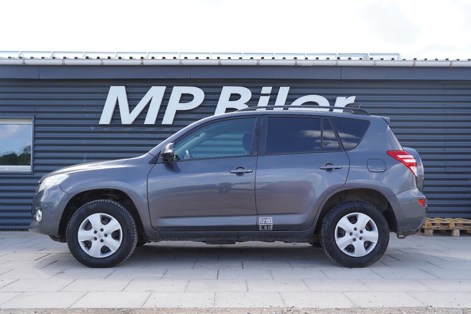 Toyota RAV4 2,2 D-4D 150 T2 4x4 Van 5d