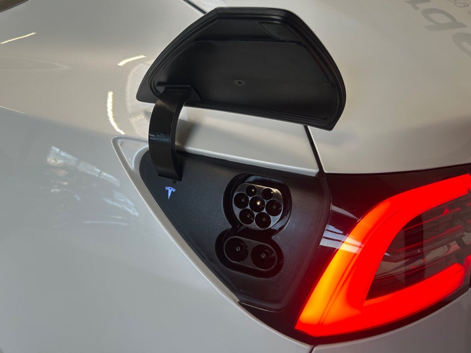 Tesla Model 3 Long Range AWD 4d