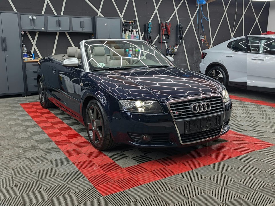 Audi A4 2,4 V6 Cabriolet Multitr. 2d