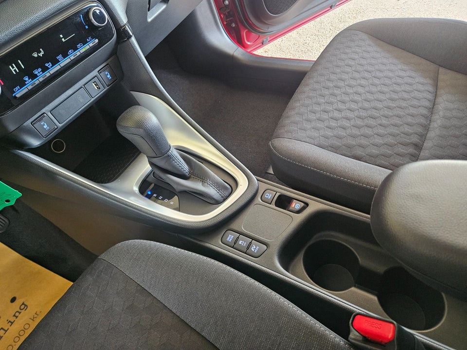 Toyota Yaris 1,5 Hybrid H3 Vision e-CVT 5d