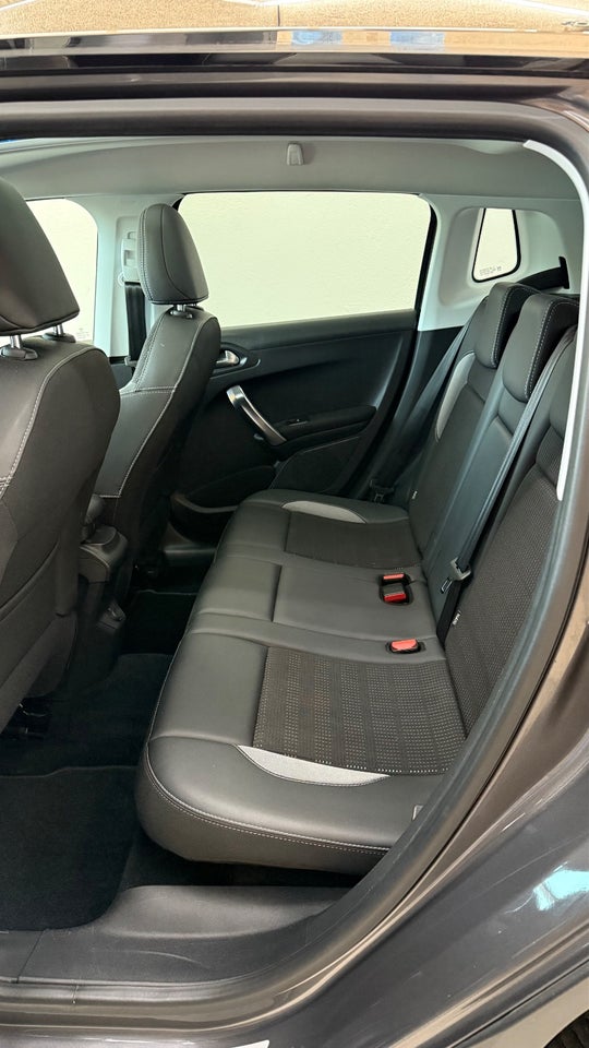 Peugeot 2008 1,2 e-THP 110 Allure 5d