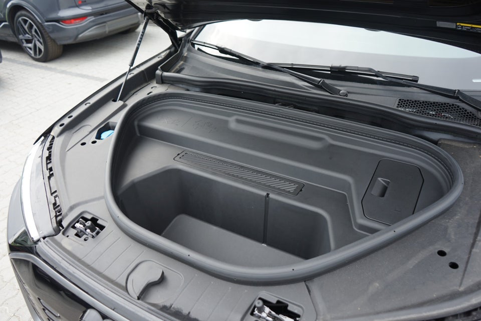 Audi Q6 e-tron S-line quattro 5d