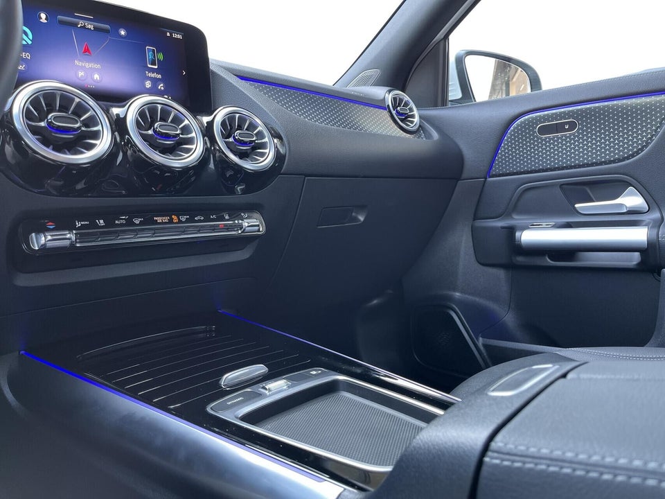 Mercedes EQA300 4Matic 5d