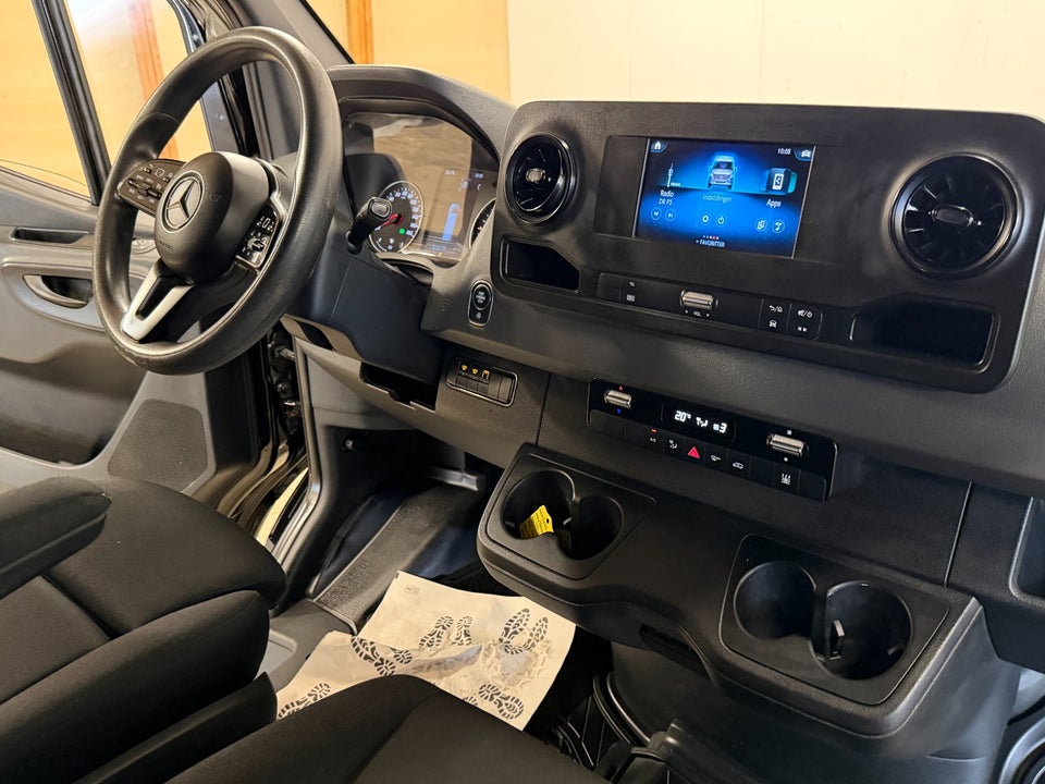 Mercedes Sprinter 319 3,0 CDi A3 Chassis aut. RWD 2d