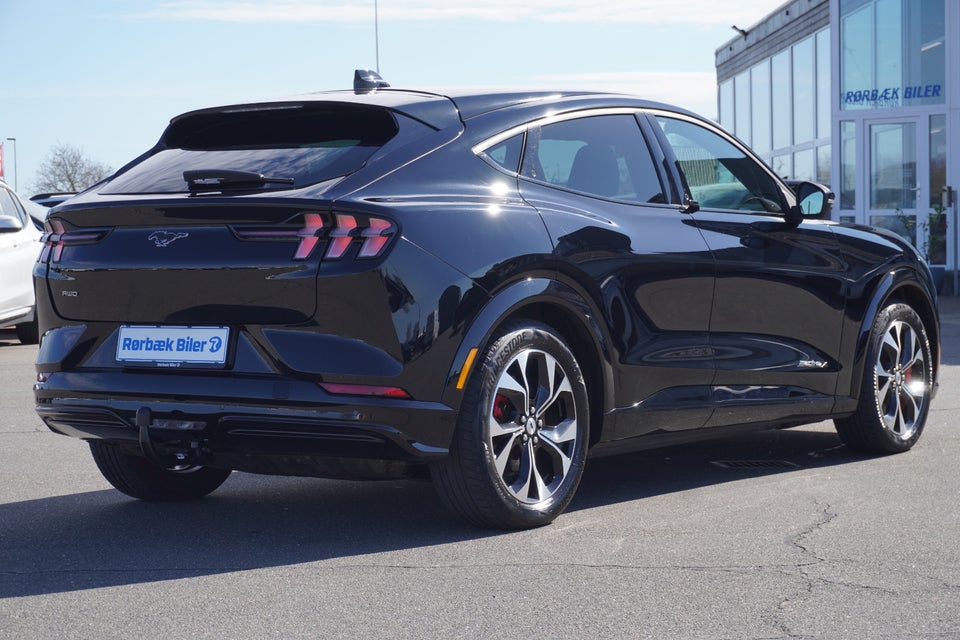 Ford Mustang Mach-E 88 Extended Range AWD 5d