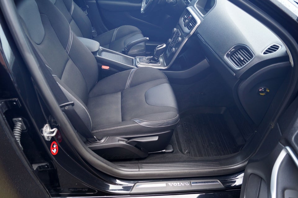 Volvo V40 1,6 D2 115 Momentum aut. 5d